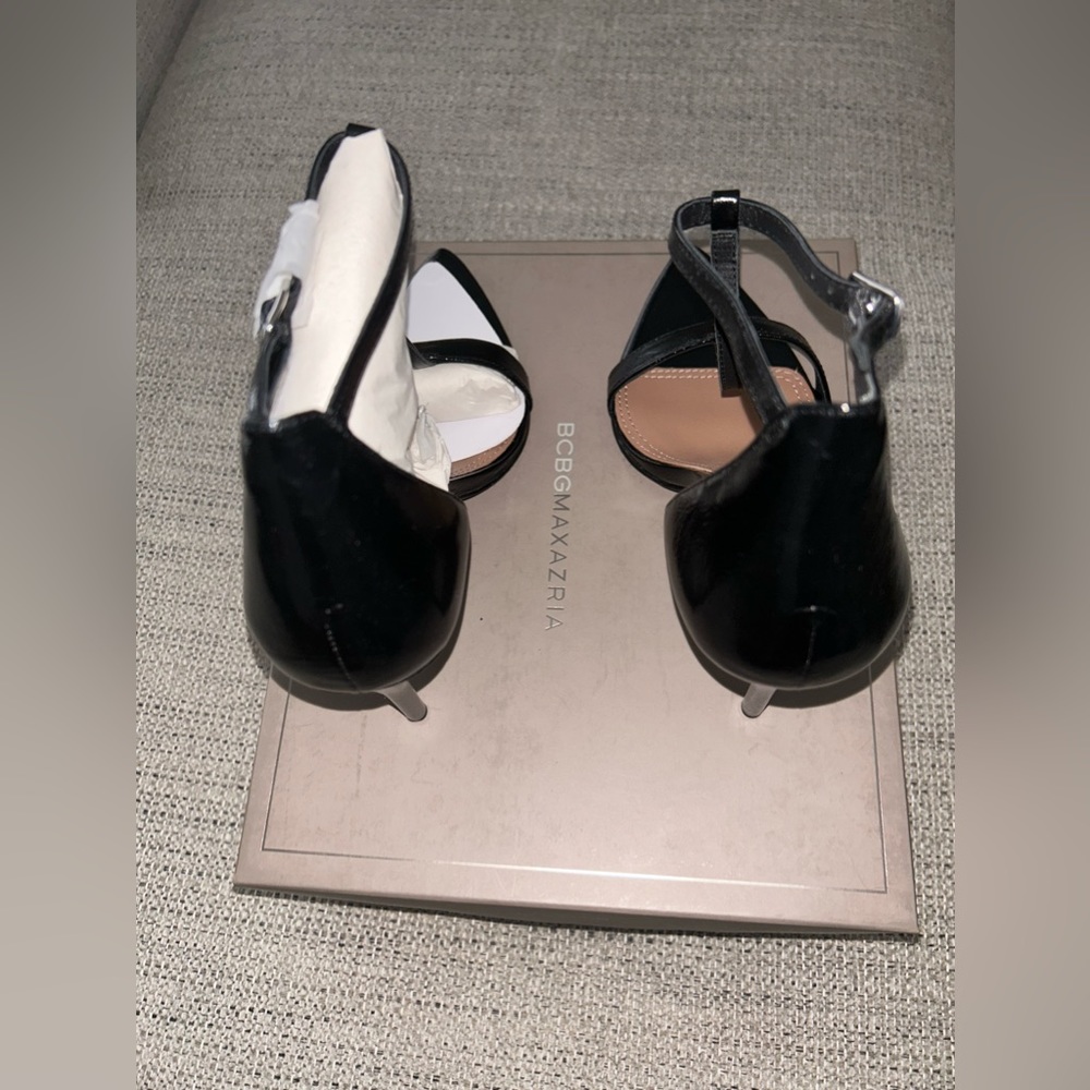 BCBG MAX AZRIA “DANIELLE RODI” T STRAP HEEL - Picture 4 of 8